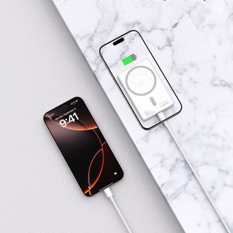 Powerbank Tech-Protect PB33 LifeMag MagSafe 5000mAH - srebrny Powerbank Tech-Protect PB33 LifeMag MagSafe 5000mAH - srebrny