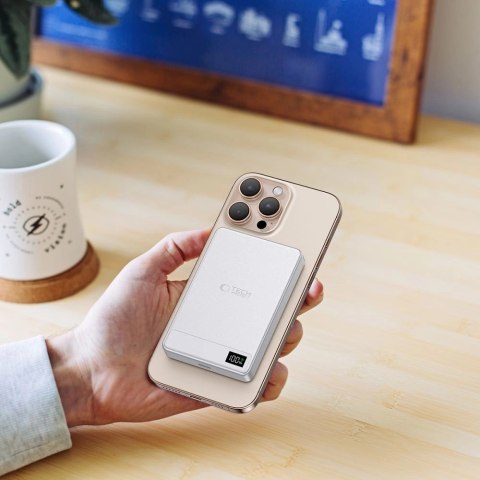 Powerbank Tech-Protect PB33 LifeMag MagSafe 5000mAH - srebrny Powerbank Tech-Protect PB33 LifeMag MagSafe 5000mAH - srebrny