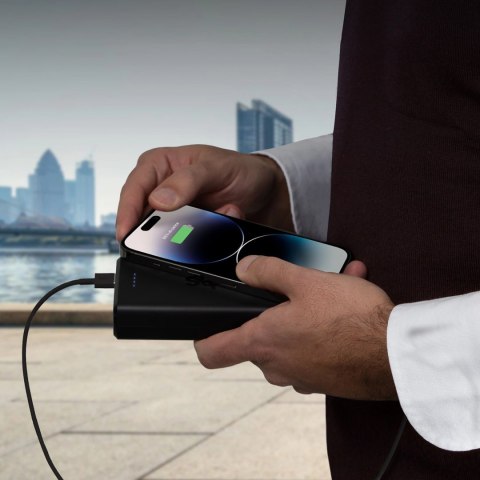 Fast charge powerbank: 20,000 mAh, 2 USBs Black Fast charge powerbank: 20,000 mAh, 2 USBs Black