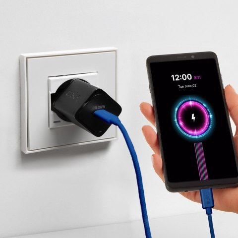 Kabel SBS TECABLETISSUETCCB USB-C - USB-C 1,5m 60W w oplocie - niebieski Kabel SBS TECABLETISSUETCCB USB-C - USB-C 1,5m 60W w oplocie - niebieski