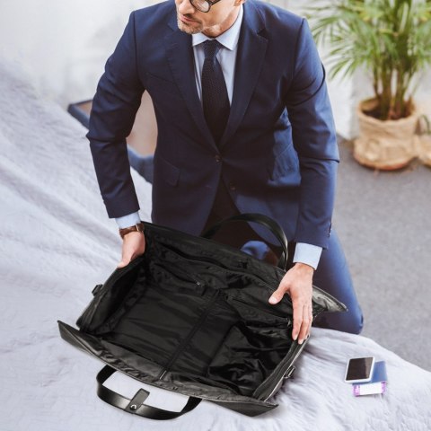 Torba podróżna Wozinsky Premium na garnitur z kieszenią na mokre rzeczy (50 l) - czarna Torba podróżna Wozinsky Premium na garnitur z kieszenią na mokre rzeczy (50 l) - czarna
