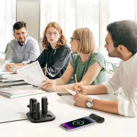 Zestaw 4 powerbanków Veger W007CK 5000mAh (2x Lightning + 2x USB-C) ze stacją ładującą - czarny Zestaw 4 powerbanków Veger W007CK 5000mAh (2x Lightning + 2x USB-C) ze stacją ładującą - czarny