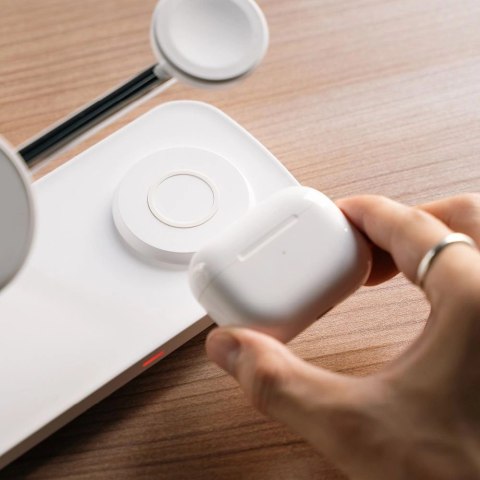 Bezprzewodowa ładowarka Ringke 3w1 QI2 MagSafe - biały Bezprzewodowa ładowarka Ringke 3w1 QI2 MagSafe - biały