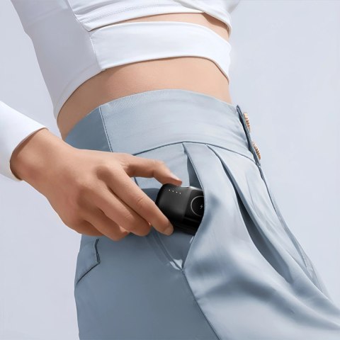 Mini powerbank Wozinsky WF16-YLS 5000mAh 15W Lightning z wbudowanym kablem USB-C i ładowarką do Apple Watch - czarny Mini powerbank Wozinsky WF16-YLS 5000mAh 15W Lightning z wbudowanym kablem USB-C i ładowarką do Apple Watch - czarny
