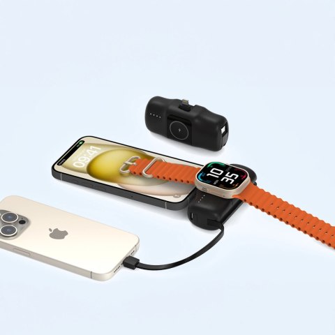 Mini powerbank Wozinsky WF16-YLS 5000mAh 15W Lightning z wbudowanym kablem USB-C i ładowarką do Apple Watch - czarny Mini powerbank Wozinsky WF16-YLS 5000mAh 15W Lightning z wbudowanym kablem USB-C i ładowarką do Apple Watch - czarny
