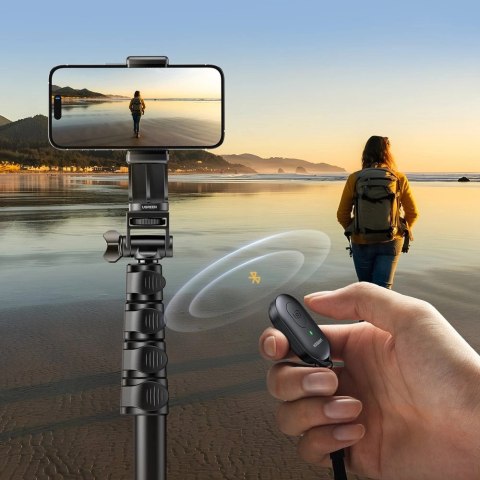 Selfie stick Ugreen LP680 ze stojakiem i pilotem Bluetooth 1.8m - czarny Selfie stick Ugreen LP680 ze stojakiem i pilotem Bluetooth 1.8m - czarny