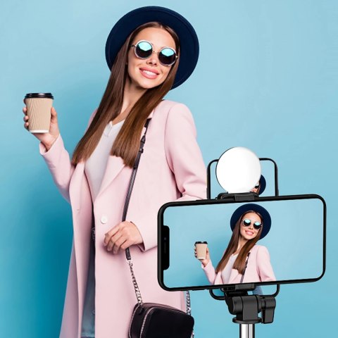 Selfie stick WR1YXS teleskopowy tripod 0.71m z okrągłą lampą - czarny Selfie stick WR1YXS teleskopowy tripod 0.71m z okrągłą lampą - czarny