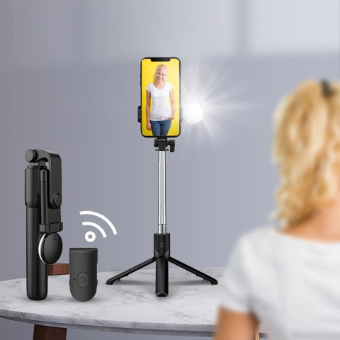 Selfie stick WR1YXS teleskopowy tripod 0.71m z okrągłą lampą - czarny Selfie stick WR1YXS teleskopowy tripod 0.71m z okrągłą lampą - czarny