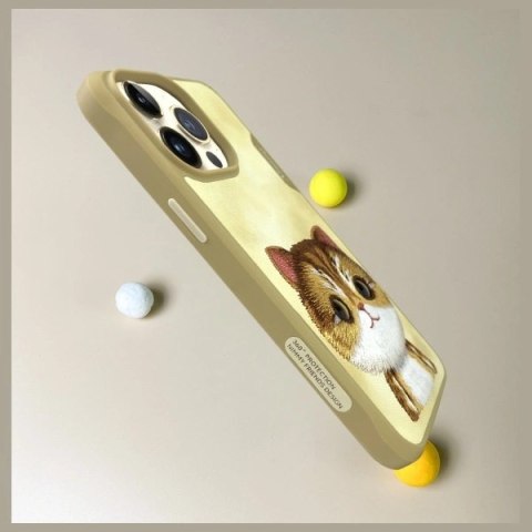 Etui Nimmy Big Eyed Pet 2.0 Cat na iPhone 15 Pro - zielone