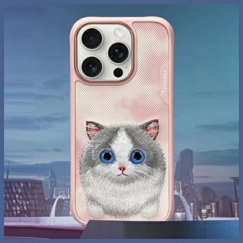 Etui Nimmy Big Eyed Pet 2.0 Cat na iPhone 16 Pro - różowe