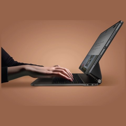 Etui UNIQ Venno Pro Magnetic Smart z klawiaturą do iPad 11" 2025 / iPad Air 11" 2024 / 2025 / iPad Pro 11" 2018 / 2020 / 2021 / 