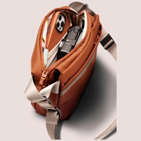 Torba UNIQ Crossbody Denver 5L - pomarańczowa