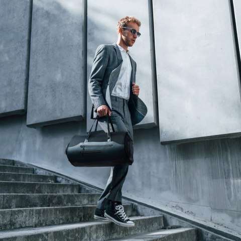 Torba podróżna Wozinsky Premium na garnitur z kieszenią na mokre rzeczy (50 l) - czarna