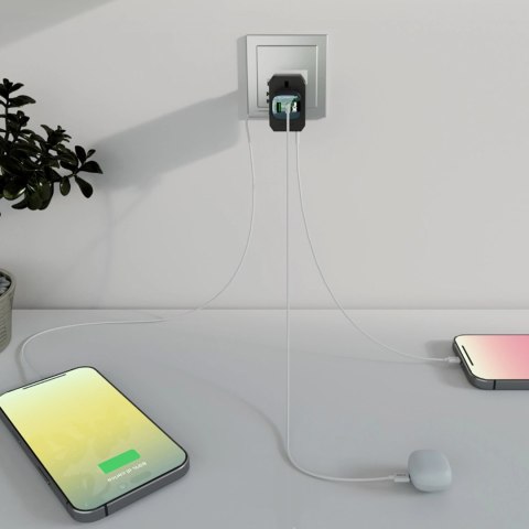 Adapter podróżny SBS uniwersalny GaN 70W 3xUSB-C 2xUSB-A z etui - czarny Adapter podróżny SBS uniwersalny GaN 70W 3xUSB-C 2xUSB-A z etui - czarny