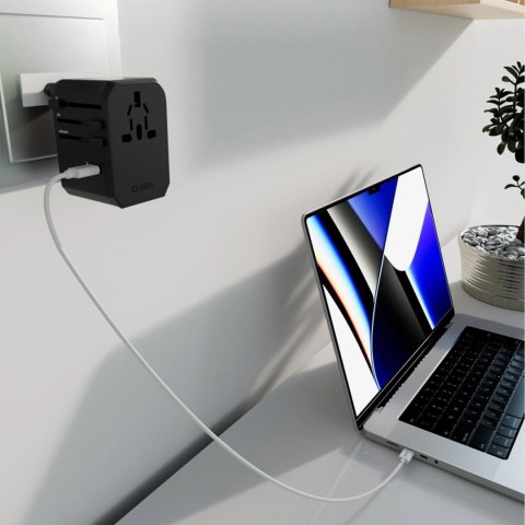 Adapter podróżny SBS uniwersalny GaN 70W 3xUSB-C 2xUSB-A z etui - czarny Adapter podróżny SBS uniwersalny GaN 70W 3xUSB-C 2xUSB-A z etui - czarny