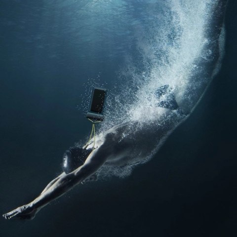 Baseus uniwersalny wodoodporny pokrowiec etui na telefon (max 7,2'') na basen nad wodę IPX8 biały (ACFSD-D02)