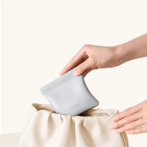 Etui Ugreen do przechowywania słuchawek z magnetycznym zamknięciem - białe