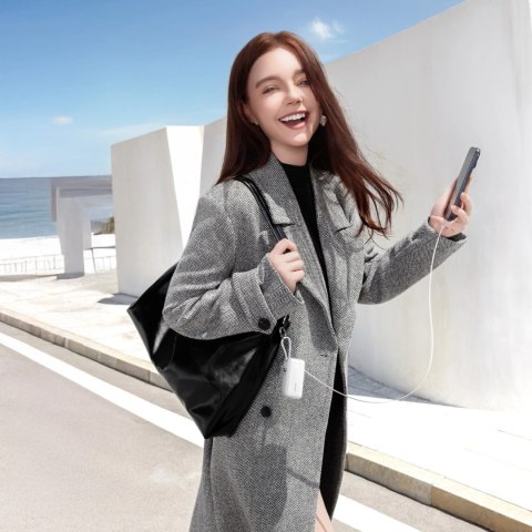 Powerbank Joyroom JR-PR2L 10000mAh 35W z wbudowanym zwijanym kablem USB-C i kablem-smyczą Lightning - biały