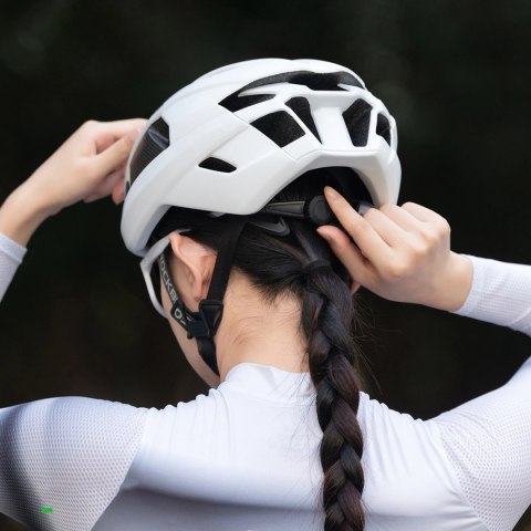 Kask rowerowy Rockbros LK-15 z włókna węglowego 58-62 cm - biały