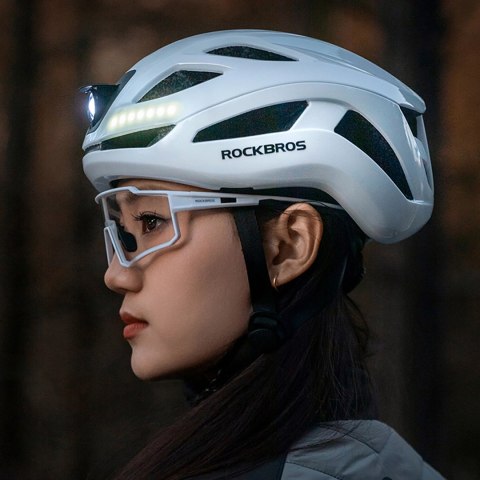 Kask rowerowy Rockbros ZK-077 ze zintegrowanym oświetleniem wielokierunkowym 57-61 cm - biały