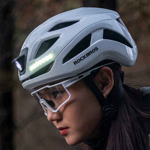 Kask rowerowy Rockbros ZK-077 ze zintegrowanym oświetleniem wielokierunkowym 57-61 cm - biały