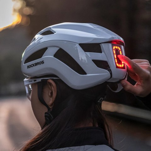 Kask rowerowy Rockbros ZK-077 ze zintegrowanym oświetleniem wielokierunkowym 57-61 cm - biały