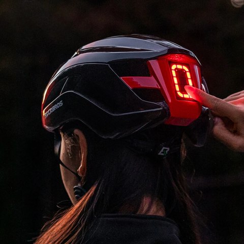 Kask rowerowy Rockbros ZK-077 ze zintegrowanym oświetleniem wielokierunkowym 57-61 cm - czarny