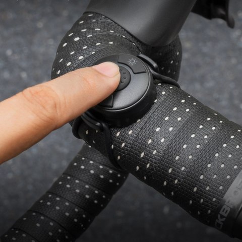 Lampka rowerowa Rockbros M8 1600lm przednia z pilotem 10m akumulatorowa 4000 mAh - czarna