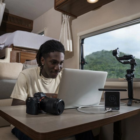 Powerbank Cuktech 300W 40000mAh z ładowaniem bezprzewodowym 2x USB-C + 2x USB-A - czarny