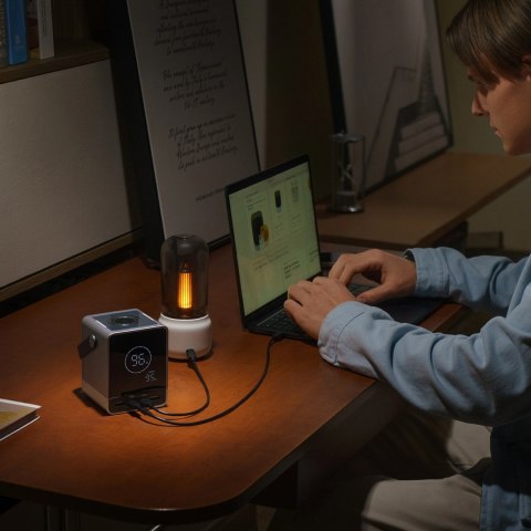 Powerbank Cuktech 300W 40000mAh z ładowaniem bezprzewodowym 2x USB-C + 2x USB-A - czarny