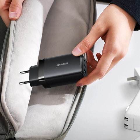 Ładowarka sieciowa Joyroom JR-TG10 65W GaN 2x USB-C + USB-A z kablem 100W USB-C - USB-C 1.2m - czarna