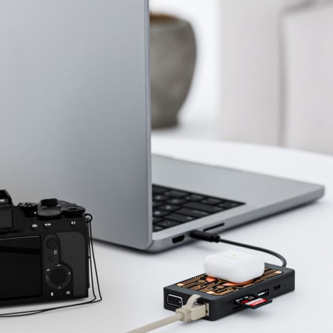 QUALO Transparent HUB USB-C HDMI z funkcją ładowarki bezprzewodowej QTPB5-HUB-18 czarny