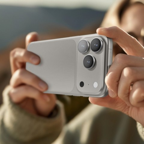 Szkło na aparat AMAZINGTHING Lens Glass na iPhone 17 Pro / Pro Max ze srebrną ramką aluminiową