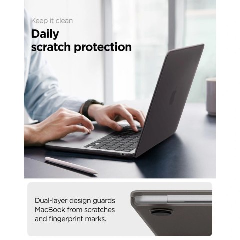Etui Spigen AirSkin na MacBook Air 13" 2023/ 2024 / 2025 / 2026 - półprzezroczyste