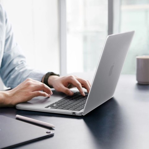Etui Spigen AirSkin na MacBook Air 13" 2023/ 2024 / 2025 / 2026 - przezroczyste