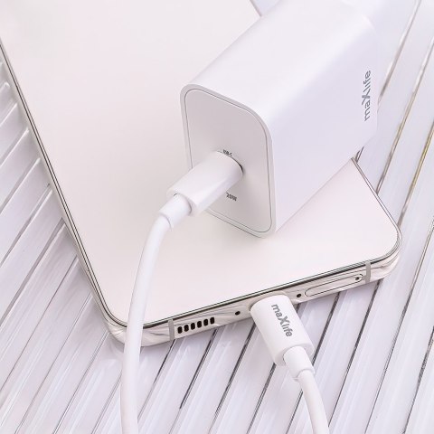 Maxlife ładowarka sieciowa PD QC MXTC-06-20C 1x USB-C 20W biała + kabel USB-C - USB-C 20W Maxlife ładowarka sieciowa PD QC MXTC-06-20C 1x USB-C 20W biała + kabel USB-C - USB-C 20W